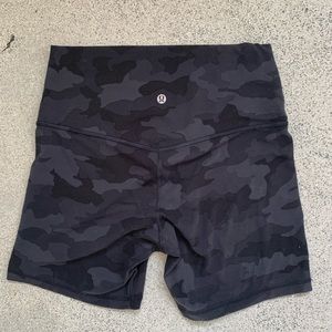 Lululemon Size 8 Align 6” workout shorts in Camo Black